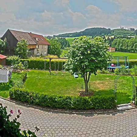 Gaestehaus Am Sonnenhang Апартаменты Erbendorf